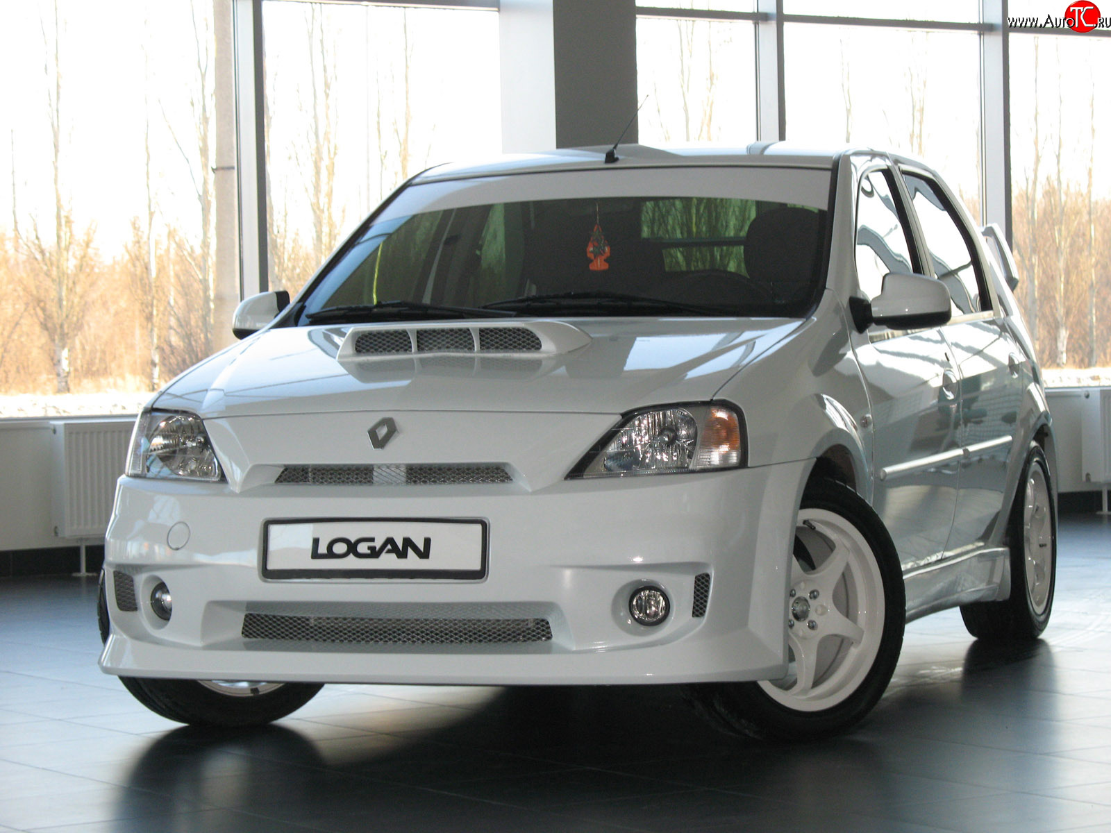 11 999 р. Передний бампер Power DM  Renault Logan  1 (2004-2010) дорестайлинг (Без сетки, Неокрашенный)  с доставкой в г. Таганрог