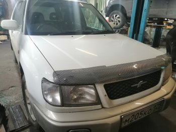 2 399 р. Дефлектор капота CA-Plastiс  Subaru Forester  SF (1997-2000) дорестайлинг (Шелкография карбон-серебро)  с доставкой в г. Таганрог. Увеличить фотографию 3