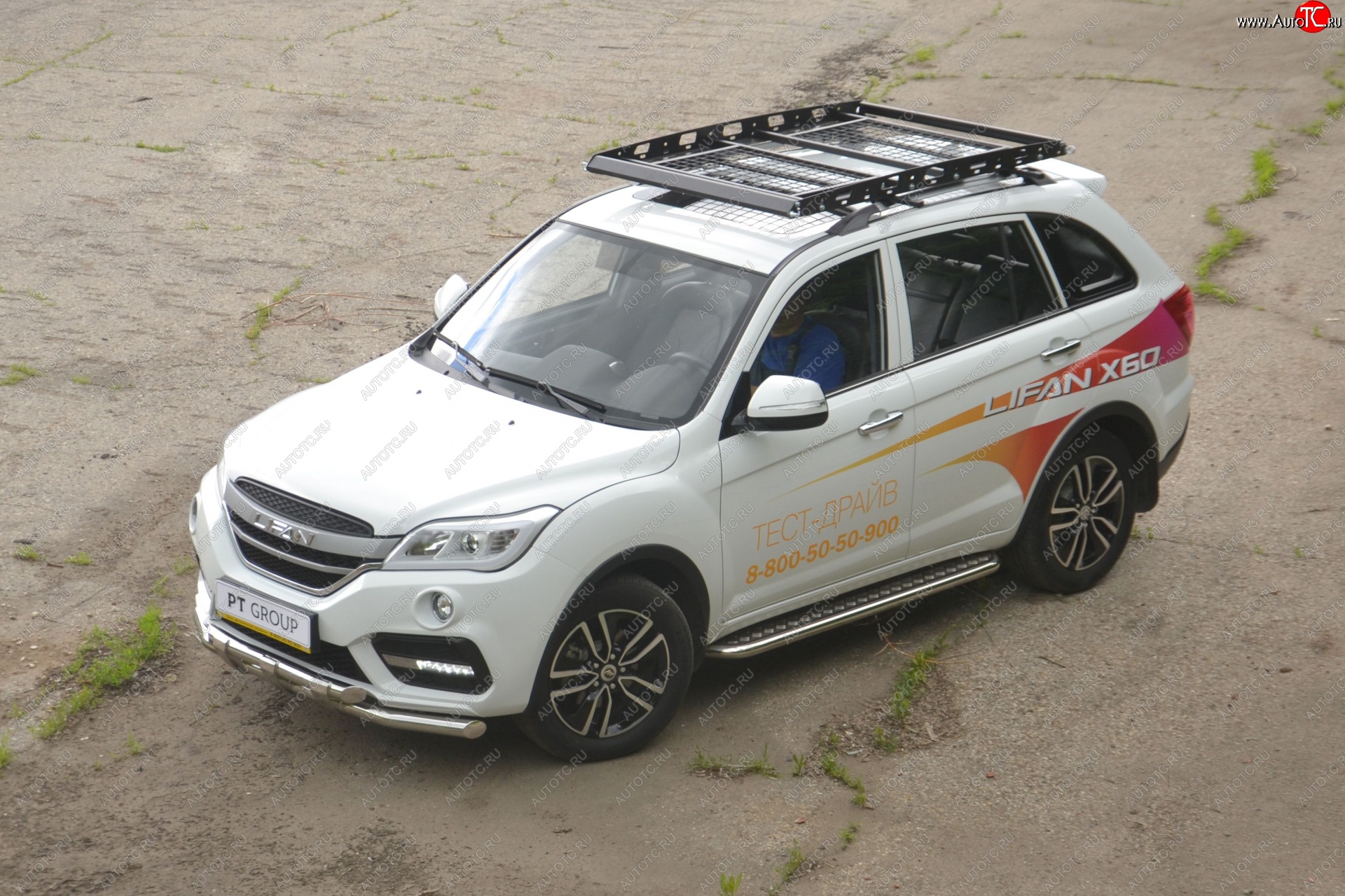 25 999 р. Порожки для ног из трубы Ø51 с алюминиевой площадкой Petroil Tuning Lifan X60 2-ой рестайлинг (2016-2024) (Нержавеющая полированная сталь)  с доставкой в г. Таганрог