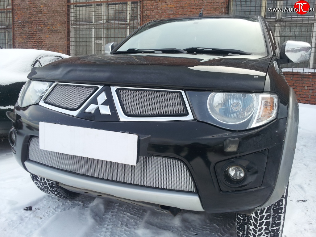 1 539 р. Нижняя сетка на бампер Russtal (хром) Mitsubishi L200 4  дорестайлинг (2006-2014)  с доставкой в г. Таганрог