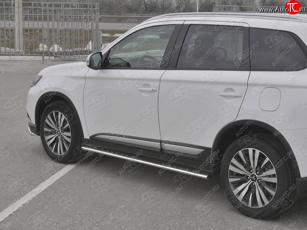 21 749 р. Защита порогов (Ø75x42 мм с проступью, нержавейка) Russtal Mitsubishi Outlander GF 3-ий рестайлинг (2018-2022)  с доставкой в г. Таганрог