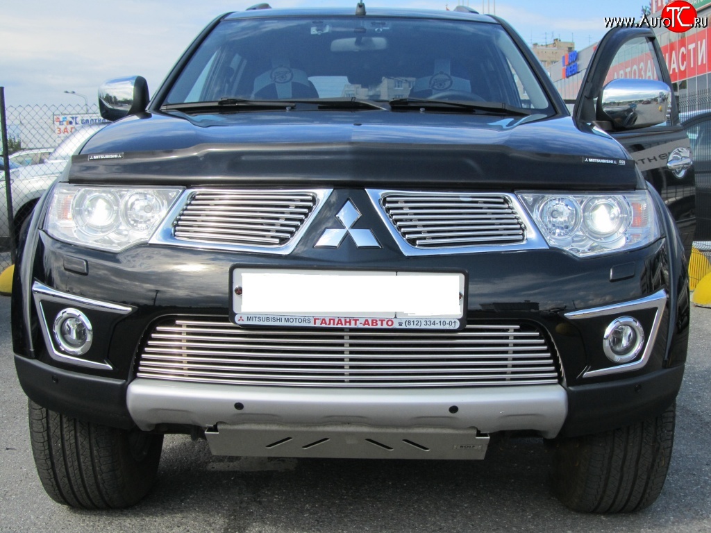 6 399 р. Декоративная вставка воздухозаборника Berkut Mitsubishi Pajero Sport PB дорестайлинг (2008-2013)  с доставкой в г. Таганрог