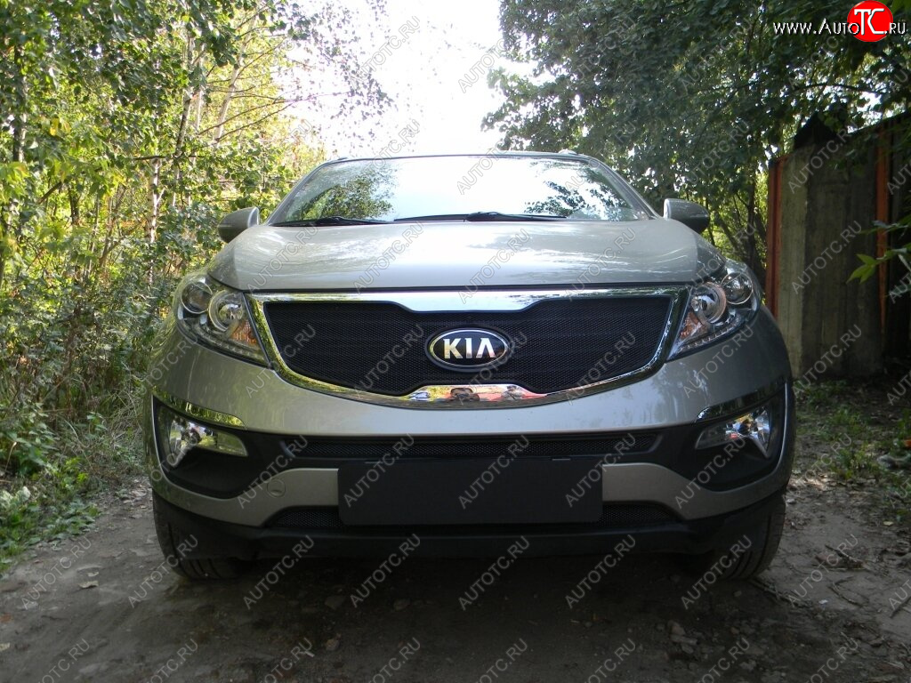 4 099 р. Защитная сетка в бампер (верх, ячейка 3х7 мм) Alfeco Стандарт  KIA Sportage  3 SL (2010-2014) дорестайлинг (Чёрная)  с доставкой в г. Таганрог