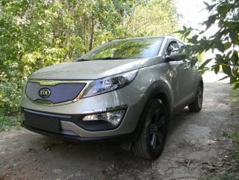 4 299 р. Защитная сетка в бампер (верх, ячейка 3х7 мм) Alfeco Стандарт  KIA Sportage  3 SL (2010-2014) дорестайлинг (Хром)  с доставкой в г. Таганрог. Увеличить фотографию 2