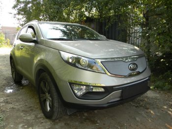 4 299 р. Защитная сетка в бампер (верх, ячейка 3х7 мм) Alfeco Стандарт  KIA Sportage  3 SL (2010-2014) дорестайлинг (Хром)  с доставкой в г. Таганрог. Увеличить фотографию 3