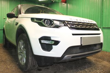 3 079 р. Защитная сетка в бампер (низ, ячейка 3х7 мм) Alfeco Стандарт  Land Rover Discovery Sport  L550 (2014-2025) дорестайлинг, рестайлинг (Чёрная)  с доставкой в г. Таганрог. Увеличить фотографию 3