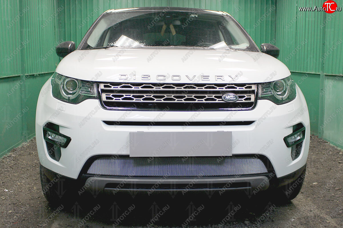 3 999 р. Защитная сетка в бампер (низ, ячейка 3х7 мм) Alfeco Стандарт Land Rover Discovery Sport L550 дорестайлинг (2014-2019) (Хром)  с доставкой в г. Таганрог