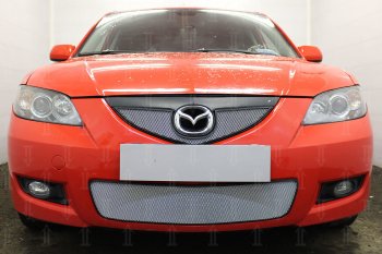 3 899 р. Защитная сетка в бампер (верх, ячейка 3х7 мм) Alfeco Стандарт  Mazda 3/Axela  BK (2006-2009) рестайлинг седан (Хром)  с доставкой в г. Таганрог. Увеличить фотографию 1