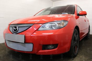 3 899 р. Защитная сетка в бампер (верх, ячейка 3х7 мм) Alfeco Стандарт  Mazda 3/Axela  BK (2006-2009) рестайлинг седан (Хром)  с доставкой в г. Таганрог. Увеличить фотографию 3