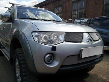 3 279 р. Защитная сетка в бампер (низ, ячейка 3х7 мм) Alfeco Стандарт Mitsubishi L200 4  дорестайлинг (2006-2014) (Хром)  с доставкой в г. Таганрог. Увеличить фотографию 3