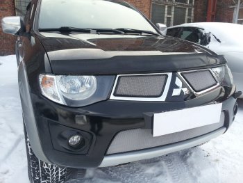 3 279 р. Защитная сетка в бампер (низ, ячейка 3х7 мм) Alfeco Стандарт Mitsubishi Pajero Sport PB дорестайлинг (2008-2013) (Хром)  с доставкой в г. Таганрог. Увеличить фотографию 3