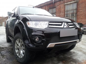 4 099 р. Защитная сетка в бампер (низ, ячейка 3х7 мм) Alfeco Стандарт Mitsubishi L200 4  рестайлинг (2013-2016) (Чёрная)  с доставкой в г. Таганрог. Увеличить фотографию 2