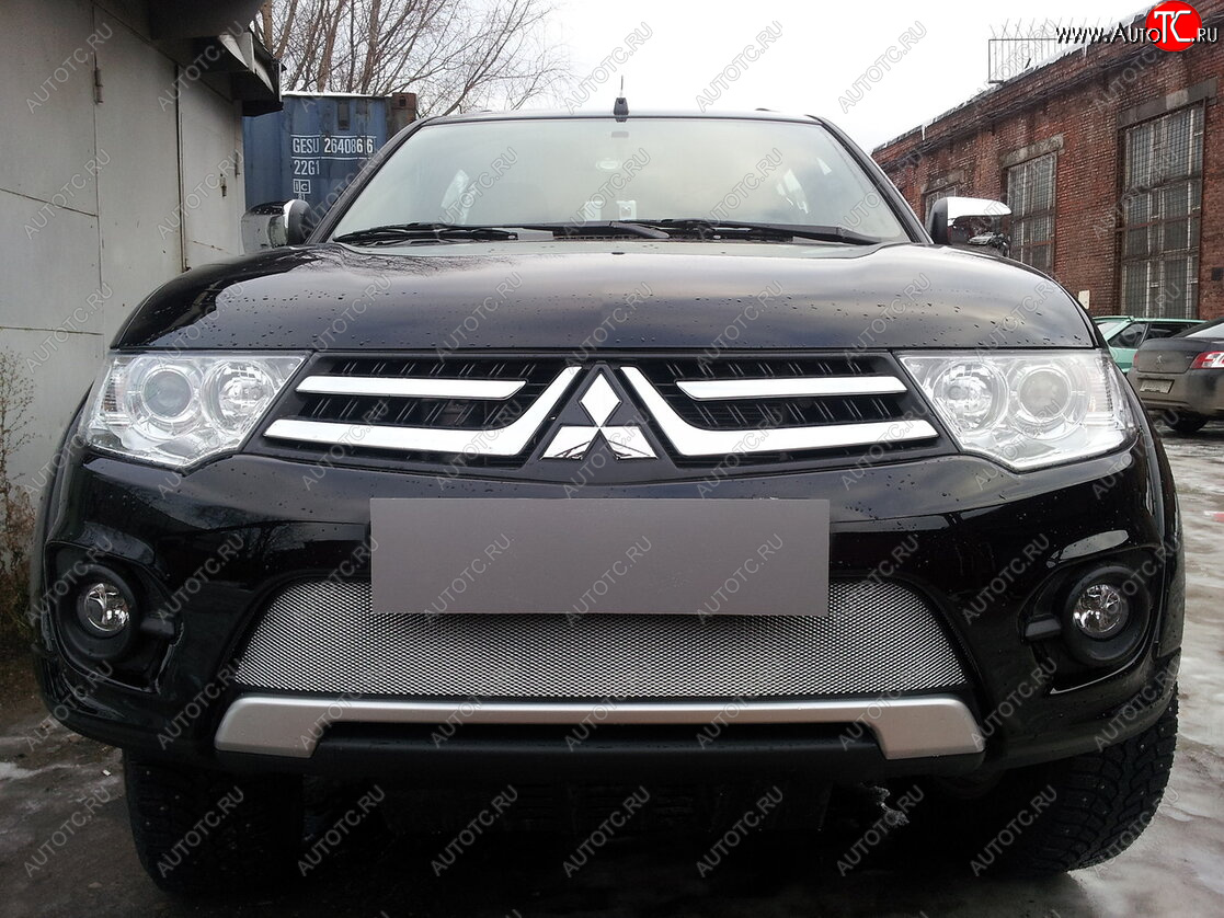 3 589 р. Защитная сетка в бампер (низ, ячейка 3х7 мм) Alfeco Стандарт  Mitsubishi L200  4 - Pajero Sport  PB (Хром)  с доставкой в г. Таганрог