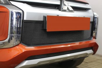 2 569 р. Защитная сетка в бампер (низ, ячейка 3х7 мм) Alfeco Стандарт  Mitsubishi L200  5 KK,KL (2018-2022) рестайлинг (Чёрная)  с доставкой в г. Таганрог. Увеличить фотографию 2