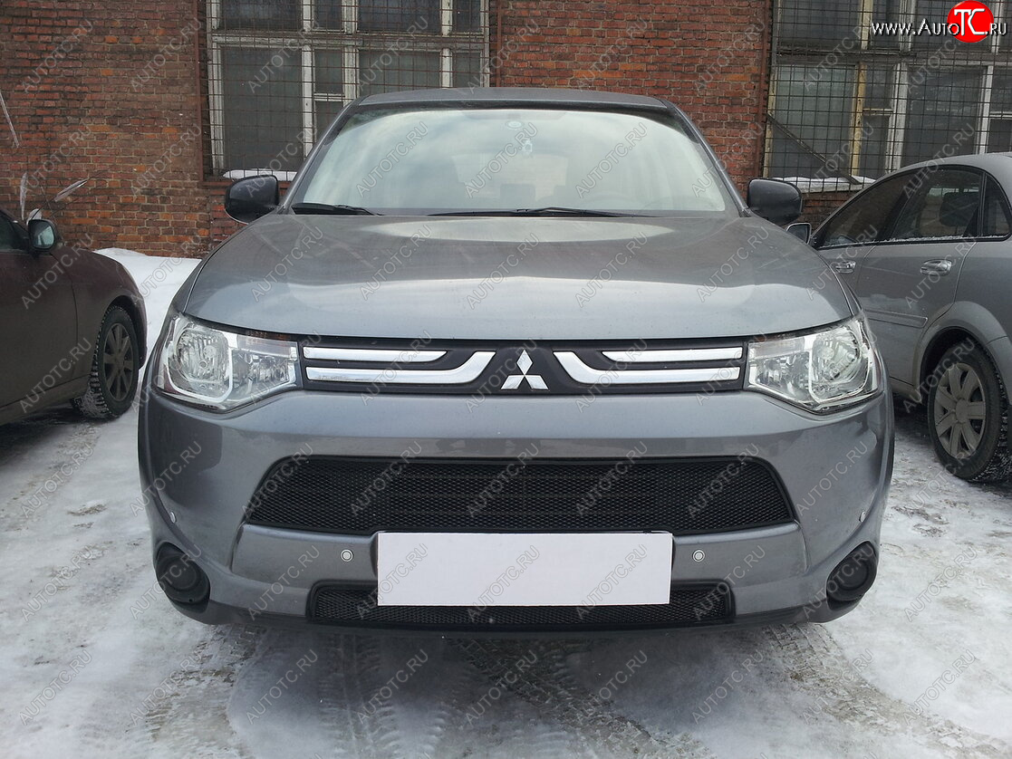 6 199 р. Защитная сетка в бампер (2 части, ячейка 3х7 мм) Alfeco Стандарт  Mitsubishi Outlander  GF (2012-2014) дорестайлинг (Чёрная)  с доставкой в г. Таганрог