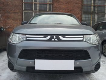 6 199 р. Защитная сетка в бампер (2 части, ячейка 3х7 мм) Alfeco Стандарт  Mitsubishi Outlander  GF (2012-2014) дорестайлинг (Чёрная)  с доставкой в г. Таганрог. Увеличить фотографию 3