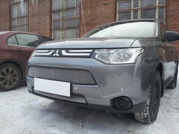 6 499 р. Защитная сетка в бампер (2 части, ячейка 3х7 мм) Alfeco Стандарт  Mitsubishi Outlander  GF (2012-2014) дорестайлинг (Хром)  с доставкой в г. Таганрог. Увеличить фотографию 3