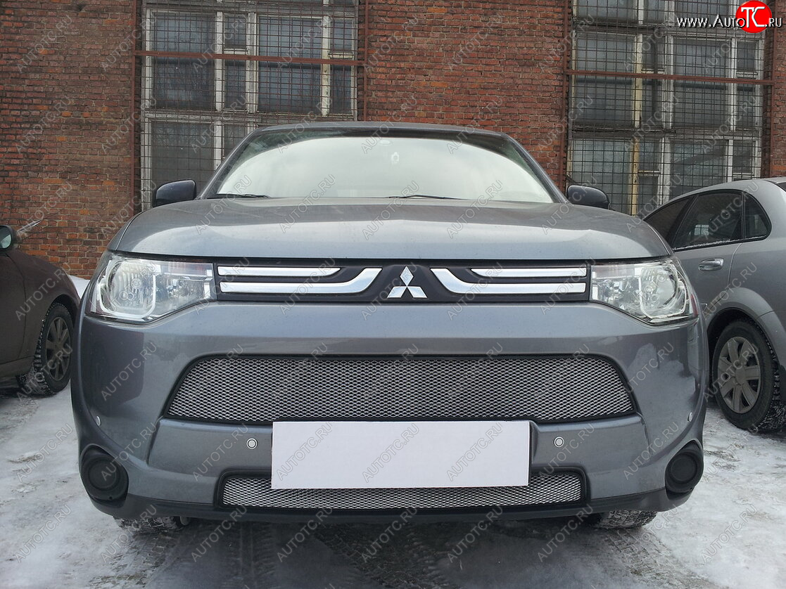 6 499 р. Защитная сетка в бампер (2 части, ячейка 3х7 мм) Alfeco Стандарт  Mitsubishi Outlander  GF (2012-2014) дорестайлинг (Хром)  с доставкой в г. Таганрог