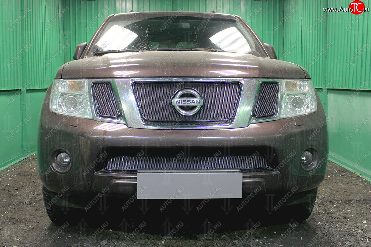 4 799 р. Защитная сетка в бампер (низ, ячейка 4х10 мм) Стрелка11 Премиум Nissan Pathfinder R51 рестайлинг (2009-2014) (Чёрная)  с доставкой в г. Таганрог