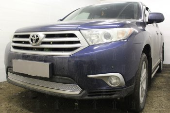 4 749 р. Защитная сетка в бампер (низ, ячейка 4х10 мм) Стрелка11 Премиум Toyota Highlander XU40 рестайлинг (2010-2013) (Хром)  с доставкой в г. Таганрог. Увеличить фотографию 3