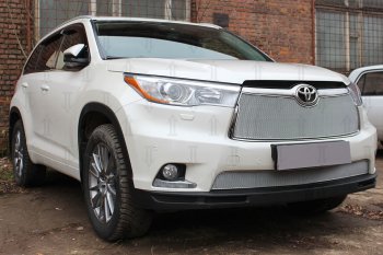 4 199 р. Защитная сетка в бампер (низ, ячейка 4х10 мм) Стрелка11 Премиум Toyota Highlander XU50 дорестайлинг (2013-2017) (Хром)  с доставкой в г. Таганрог. Увеличить фотографию 2