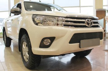 4 299 р. Защитная сетка в бампер (низ, ячейка 4х10 мм) Стрелка11 Премиум Toyota Hilux AN120 дорестайлинг (2016-2020) (Чёрная)  с доставкой в г. Таганрог. Увеличить фотографию 3