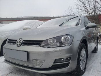 4 299 р. Защитная сетка в бампер (низ, ячейка 4х10 мм) Стрелка11 Премиум Volkswagen Golf 7 рестайлинг, хэтчбэк 5 дв. (2017-2020) (Хром)  с доставкой в г. Таганрог. Увеличить фотографию 2