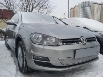 4 299 р. Защитная сетка в бампер (низ, ячейка 4х10 мм) Стрелка11 Премиум Volkswagen Golf 7 рестайлинг, хэтчбэк 5 дв. (2017-2020) (Хром)  с доставкой в г. Таганрог. Увеличить фотографию 3