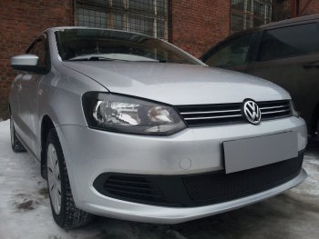 4 199 р. Защитная сетка в бампер (низ, ячейка 4х10 мм) Стрелка11 Премиум Volkswagen Polo 5 седан дорестайлинг (2009-2015) (Чёрная)  с доставкой в г. Таганрог. Увеличить фотографию 2