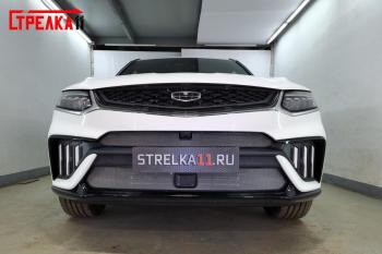 2 599 р. Защита радиатора (верх, с камерой) Стрелка11 Стандарт  Geely Tugella  FY11,HPBA4 (2022-2025) рестайлинг (черная)  с доставкой в г. Таганрог. Увеличить фотографию 1