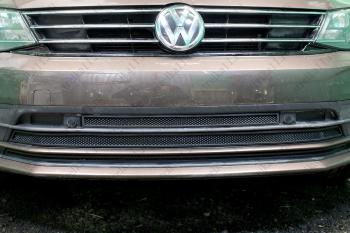 4 999 р. Защита радиатора (3 части) Стрелка11 Стандарт  Volkswagen Jetta  A6 (2015-2018) седан рестайлинг (черная)  с доставкой в г. Таганрог. Увеличить фотографию 1