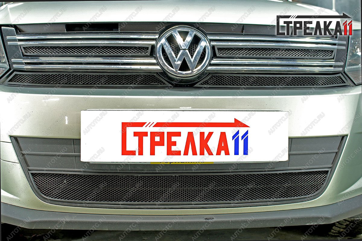 4 749 р. Защита радиатора (верх 4 части) Стрелка11 Стандарт  Volkswagen Tiguan  NF (2011-2017) рестайлинг (черная)  с доставкой в г. Таганрог