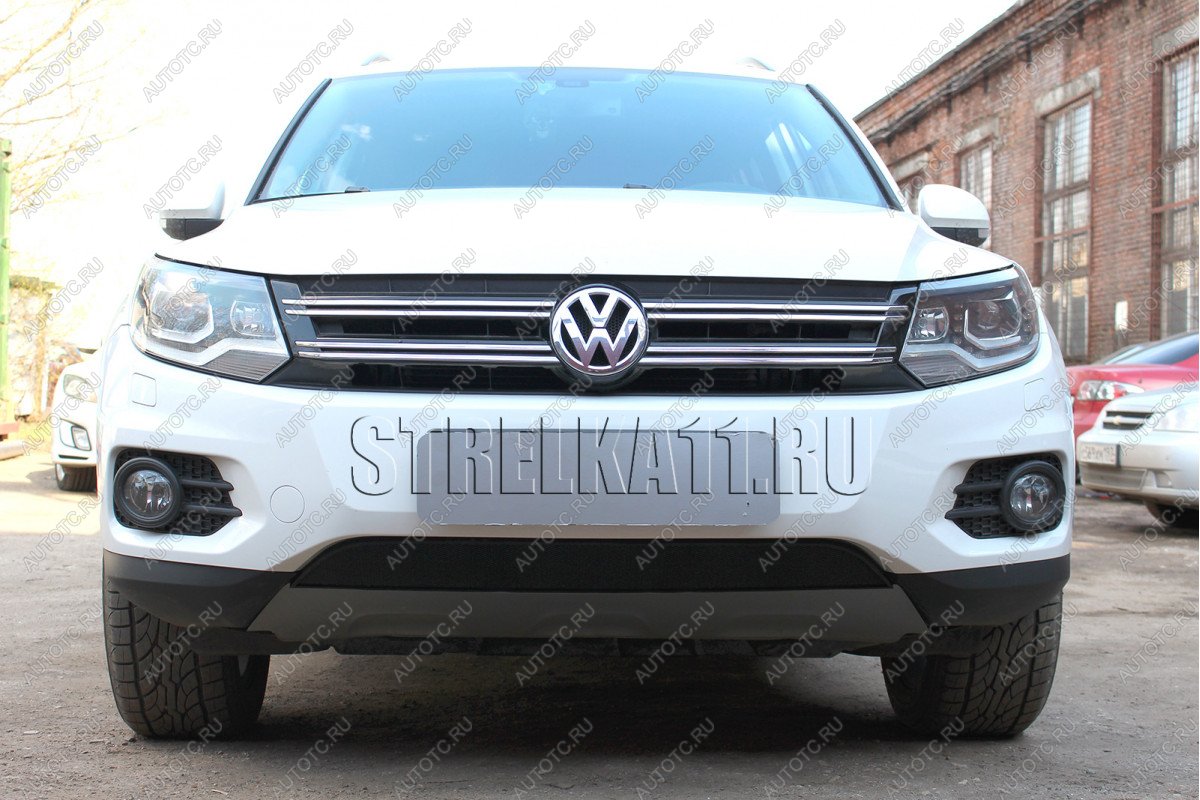 3 099 р. Защита радиатора (Track&Field) Стрелка11 Стандарт Volkswagen Tiguan NF рестайлинг (2011-2017) (черная)  с доставкой в г. Таганрог