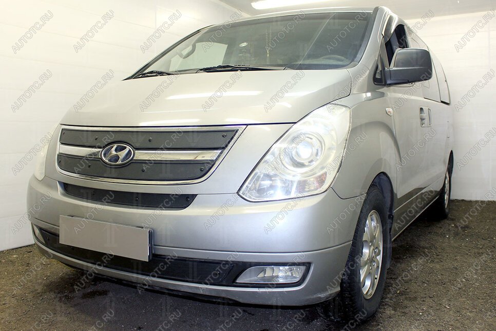 799 р. Зимняя заглушка решетки радиатора (низ) Стрелка11  Hyundai Starex/Grand Starex/H1  TQ (2007-2013) дорестайлинг (установка с защитной сеткой)  с доставкой в г. Таганрог