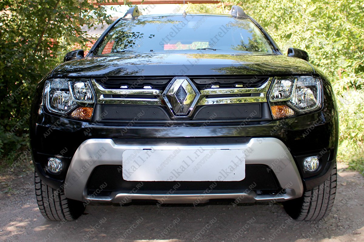 799 р. Зимняя заглушка решетки радиатора (низ) Стрелка11 Renault Duster HS рестайлинг (2015-2021) (черная)  с доставкой в г. Таганрог