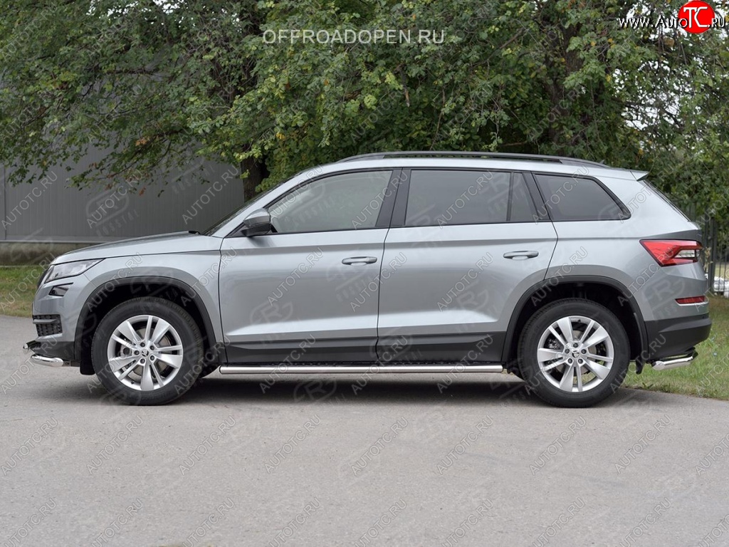 31 649 р. Порожки для ног (Ø120х60 мм с проступью, нержавейка) Russtal Skoda Kodiaq NU7 дорестайлинг (2017-2021)  с доставкой в г. Таганрог