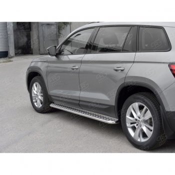 25 849 р. Порожки для ног (труба Ø42) SLITKOFF  Skoda Kodiaq  NU7 (2017-2021) дорестайлинг (Вариант 2 (лист алюм, проф.сталь))  с доставкой в г. Таганрог. Увеличить фотографию 3