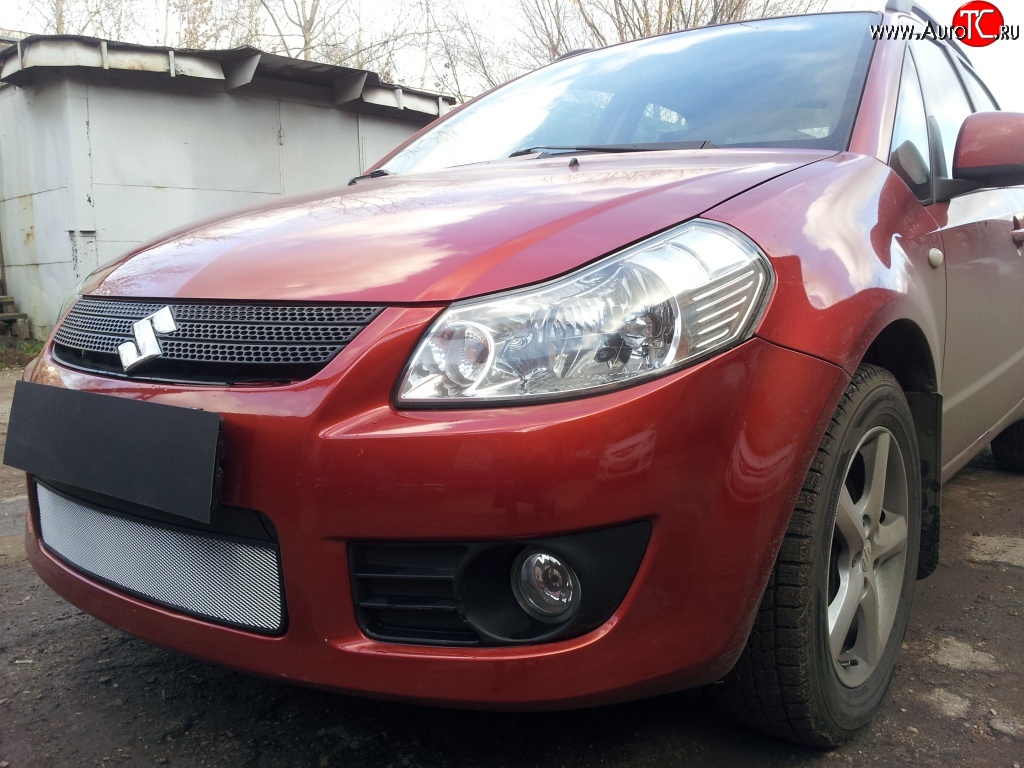 1 539 р. Сетка на бампер (хетчбек) Russtal (хром) Suzuki SX4 GYA,GYB  рестайлинг, хэтчбэк (2010-2016)  с доставкой в г. Таганрог