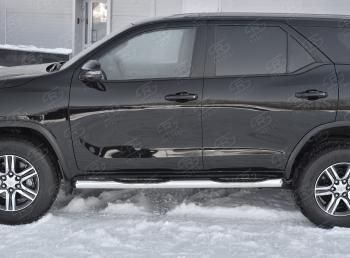 24 549 р. Защита порогов (Ø76 мм, с проступью) SLITKOFF  Toyota Fortuner  AN160 (2020-2025) рестайлинг (торцы со скосами 45°, полированная нержавейка)  с доставкой в г. Таганрог. Увеличить фотографию 2