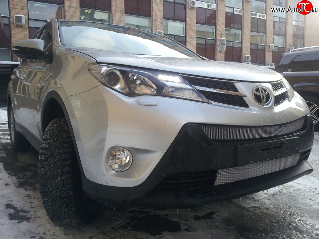 1 539 р. Сетка верхнего воздухозаборника переднего бампера Russtal  Toyota RAV4  XA40 (2012-2015) 5 дв. дорестайлинг (хром)  с доставкой в г. Таганрог