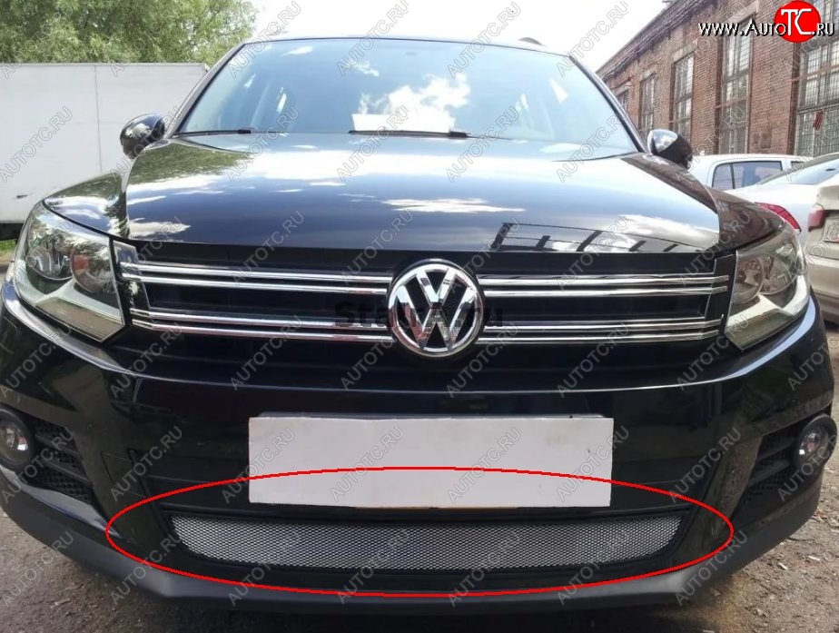 2 799 р. Защитная решётка в воздуховод автомобиля Russtal (хром)  Volkswagen Tiguan  Mk2 (2016-2020) дорестайлинг  с доставкой в г. Таганрог