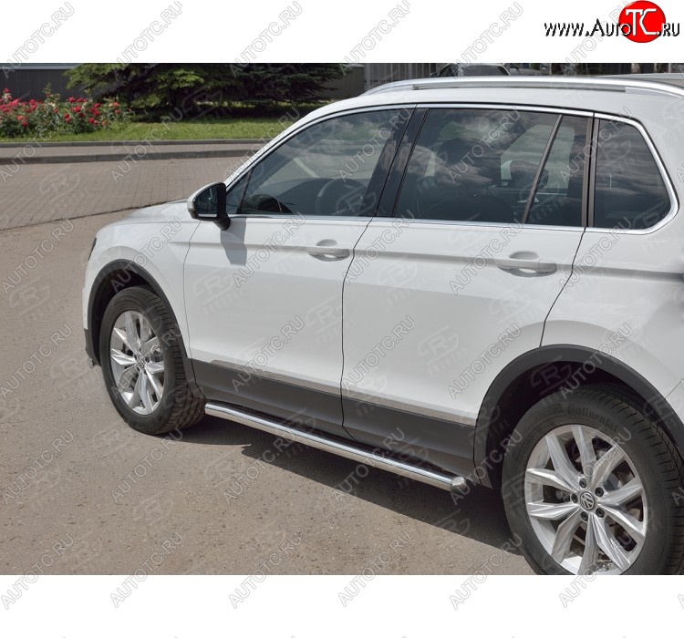 21 999 р. Защита порогов из круглой трубы диаметром 63 мм SLITKOFF v3  Volkswagen Tiguan  Mk2 (2016-2020) дорестайлинг  с доставкой в г. Таганрог