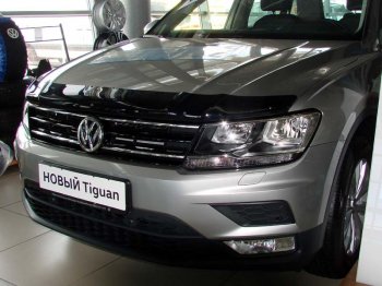 2 879 р. Дефлектор капота SIM  Volkswagen Tiguan  Mk2 (2016-2020) дорестайлинг  с доставкой в г. Таганрог. Увеличить фотографию 1