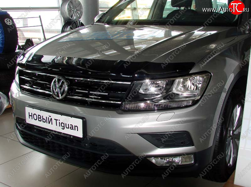 2 879 р. Дефлектор капота SIM  Volkswagen Tiguan  Mk2 (2016-2020) дорестайлинг  с доставкой в г. Таганрог