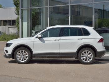 20 749 р. Защита порогов (Ø75х42 мм с проступью, NOT R-LINE) Russtal Volkswagen Tiguan Mk2 рестайлинг (2020-2022) (полированная нержавейка)  с доставкой в г. Таганрог. Увеличить фотографию 2